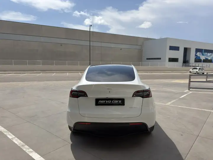 Tesla Model Y 2023, foto 4