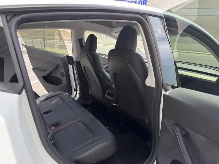 Tesla Model Y 2023, foto 21