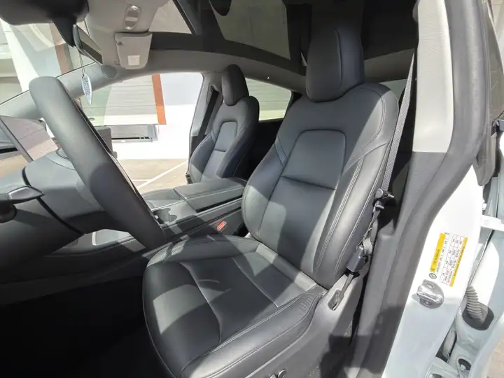 Tesla Model Y 2023, foto 18