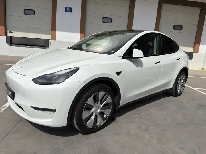Tesla Model Y 2023, foto 9