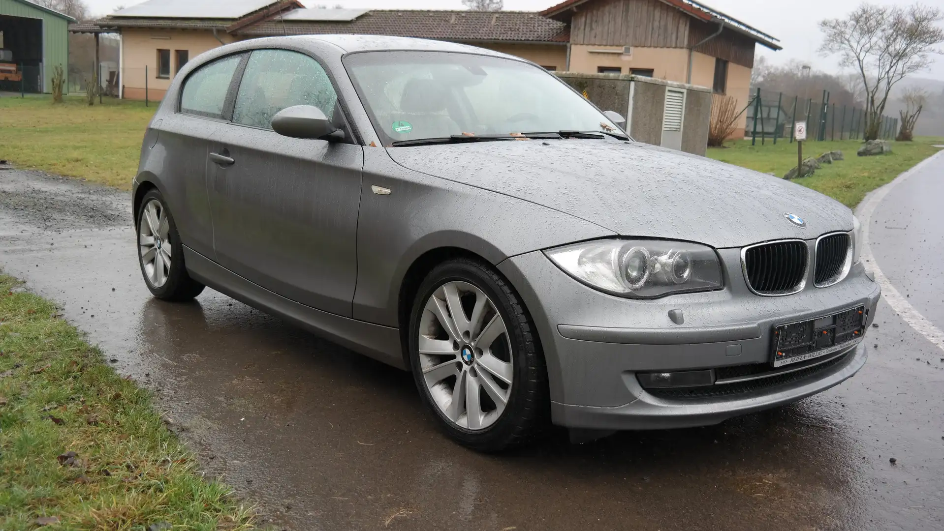 BMW 118 118d Grau - 2