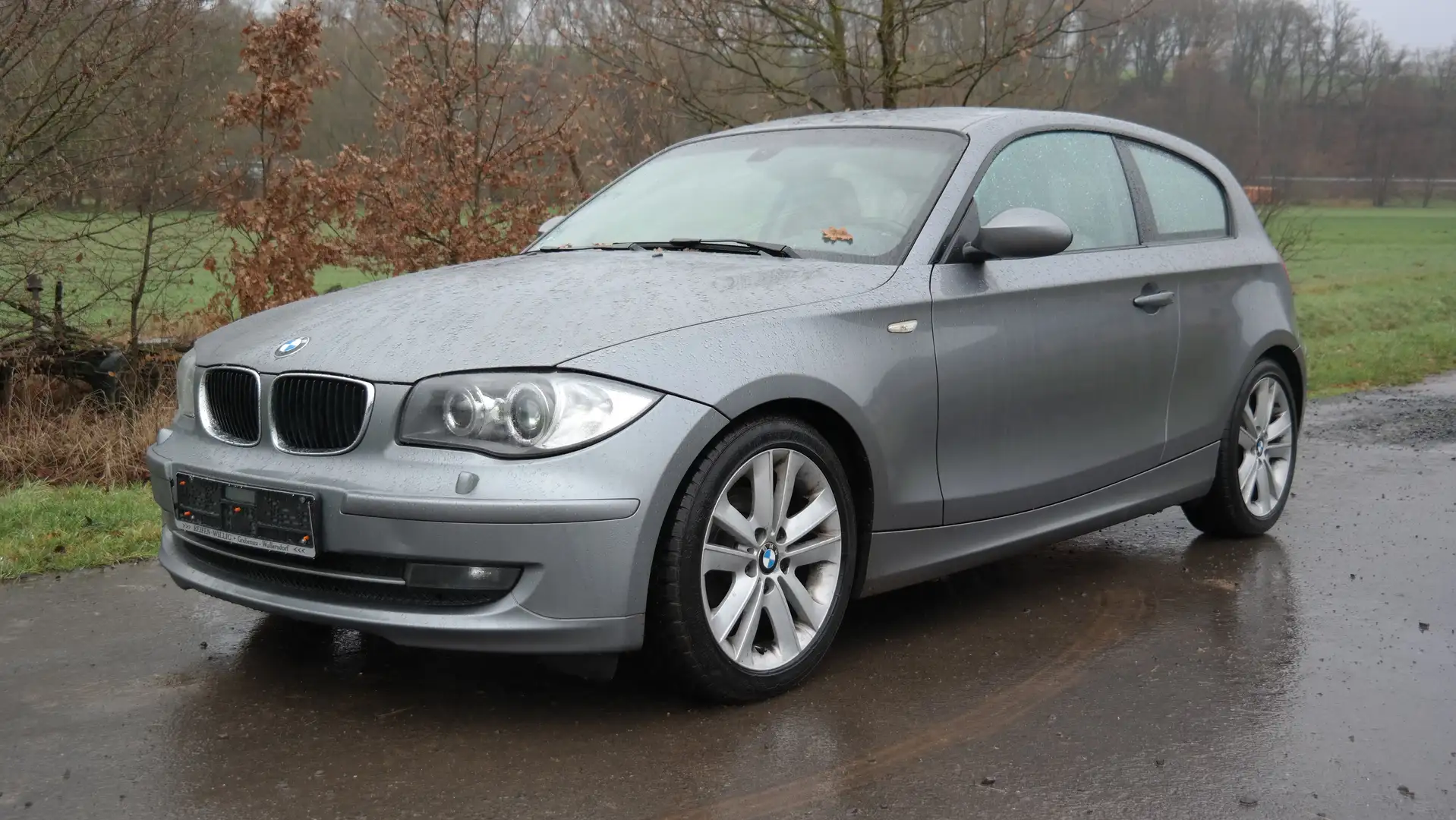 BMW 118 118d Grau - 1