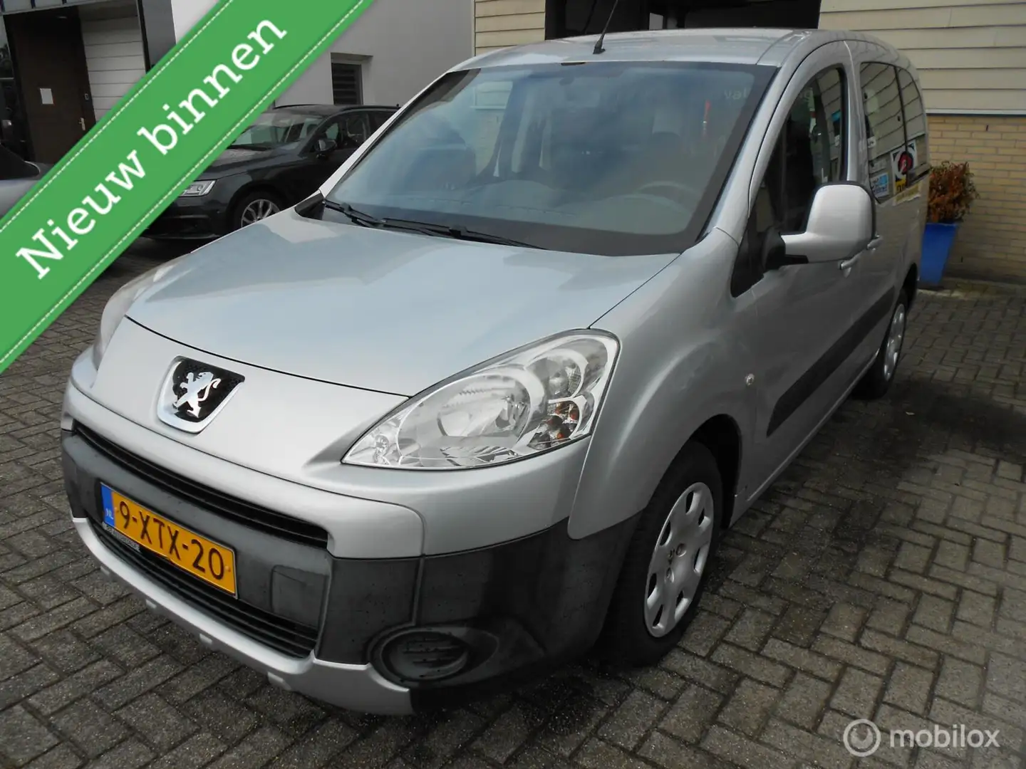 Peugeot Partner Tepee Automaat 1.6 e-HDi Active Invalidevervoer Grijs - 1
