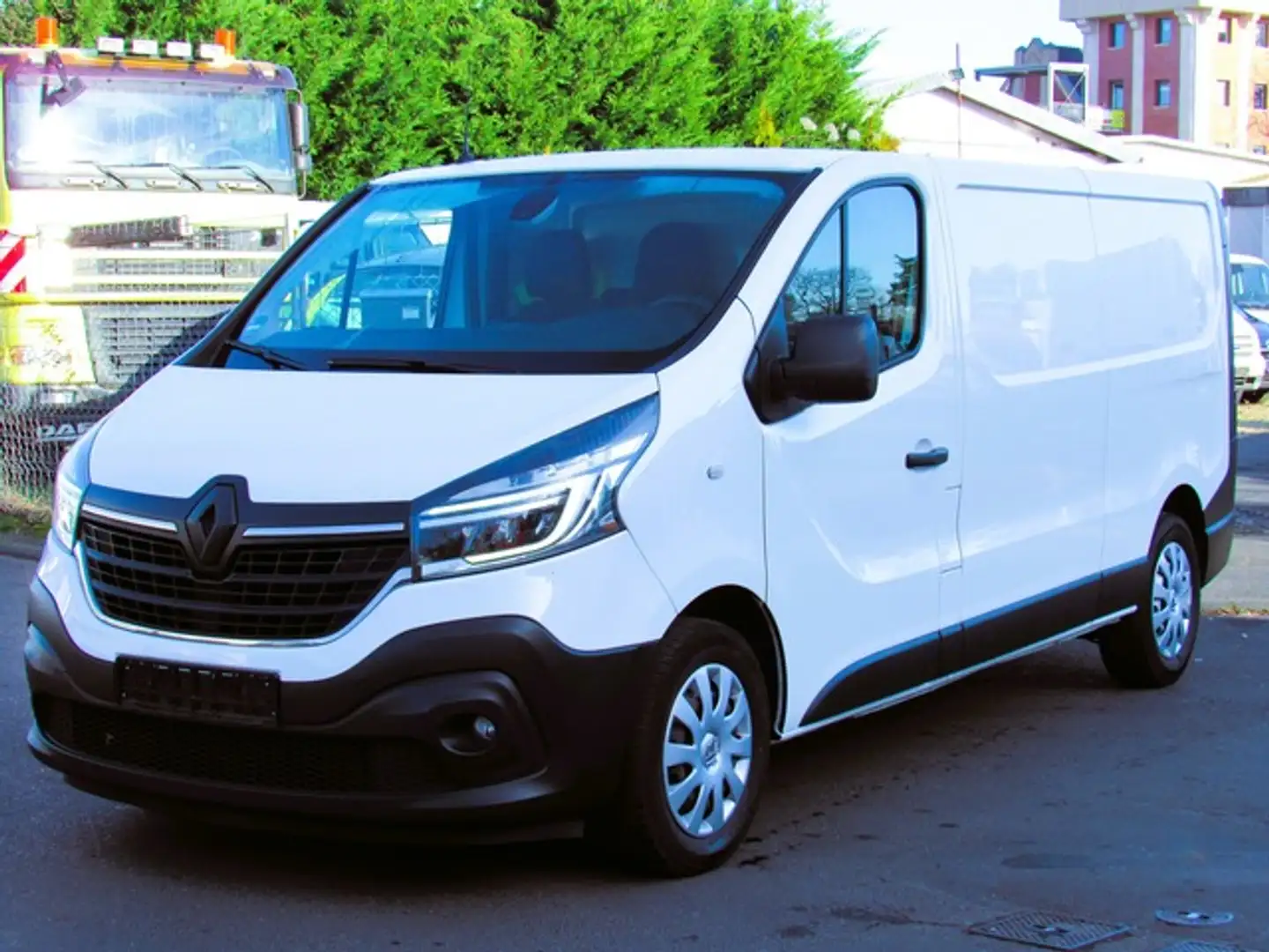 Renault Trafic 2.0 dCi L2H1 Klima Navi R-Cam Tempomat Weiß - 1