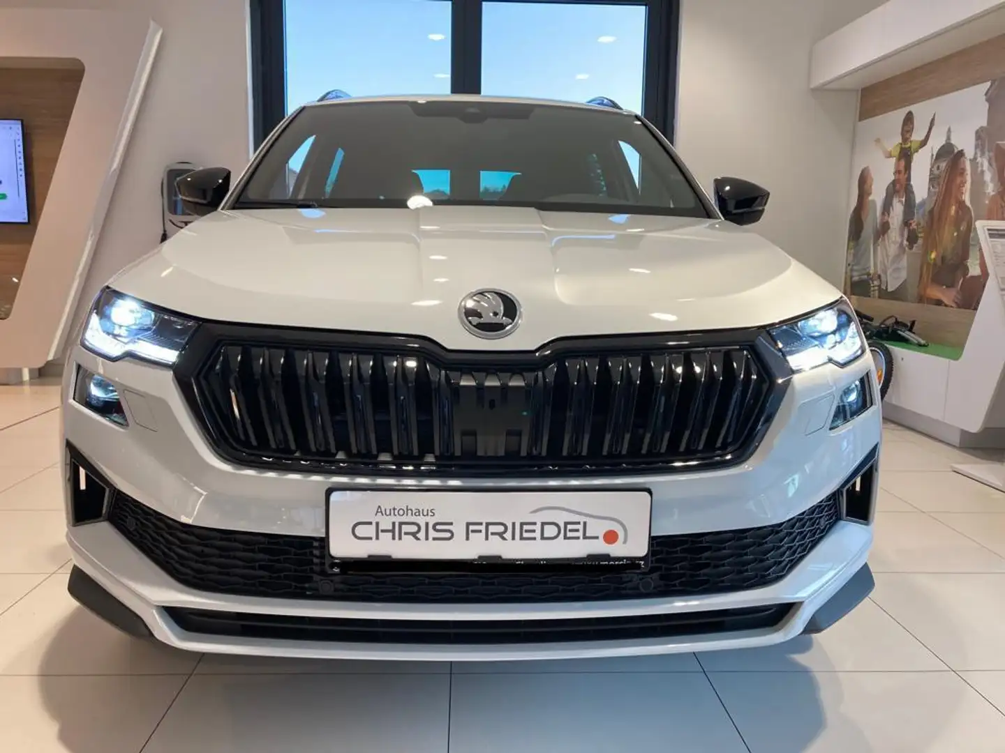 Skoda Karoq 1.5TSI Sportline DSG Matrix AHK Navi Wit - 2