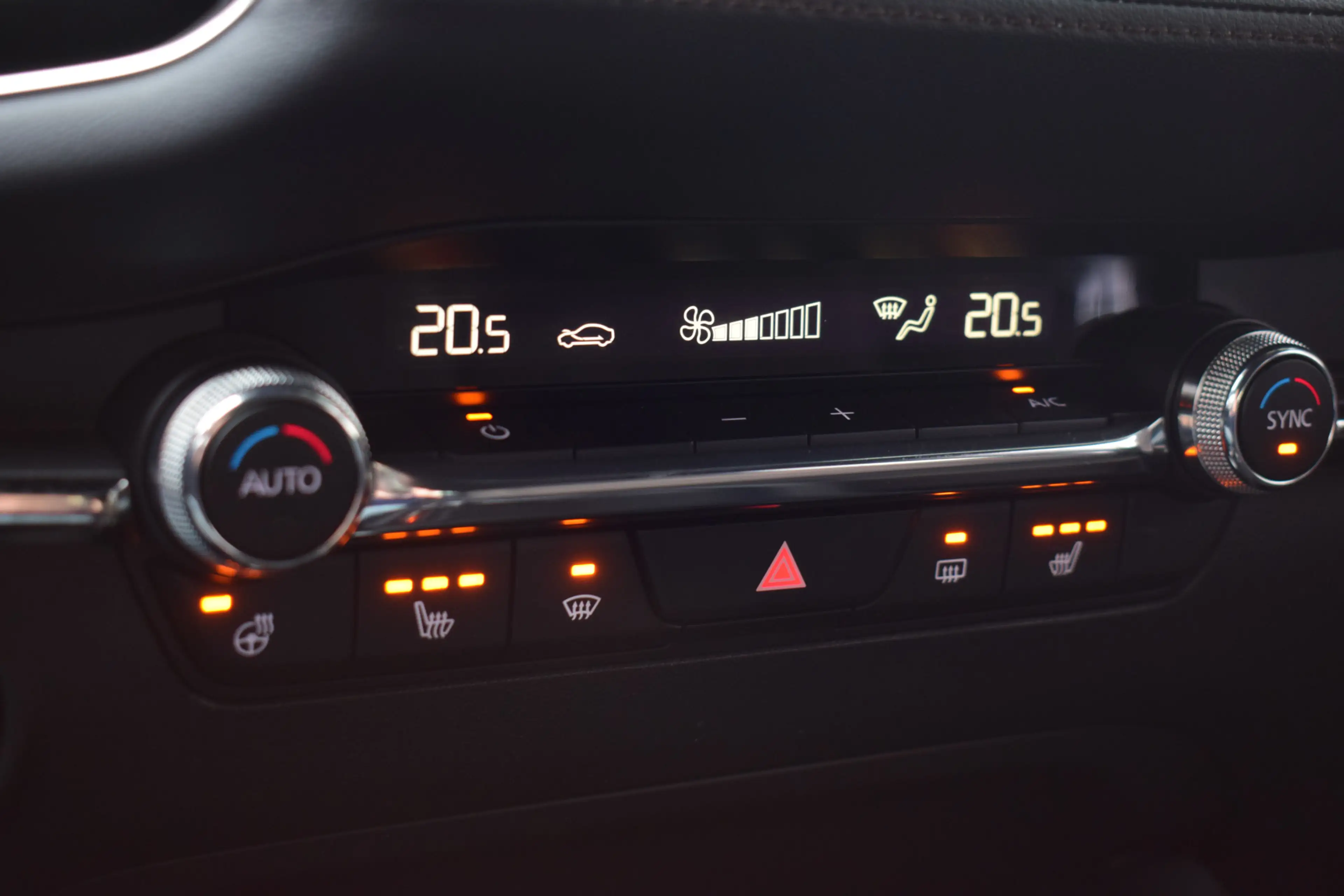 Mazda 3 2.0 e-SkyActiv-G M Hybrid 122 | 360° Camera | Head — photo 19