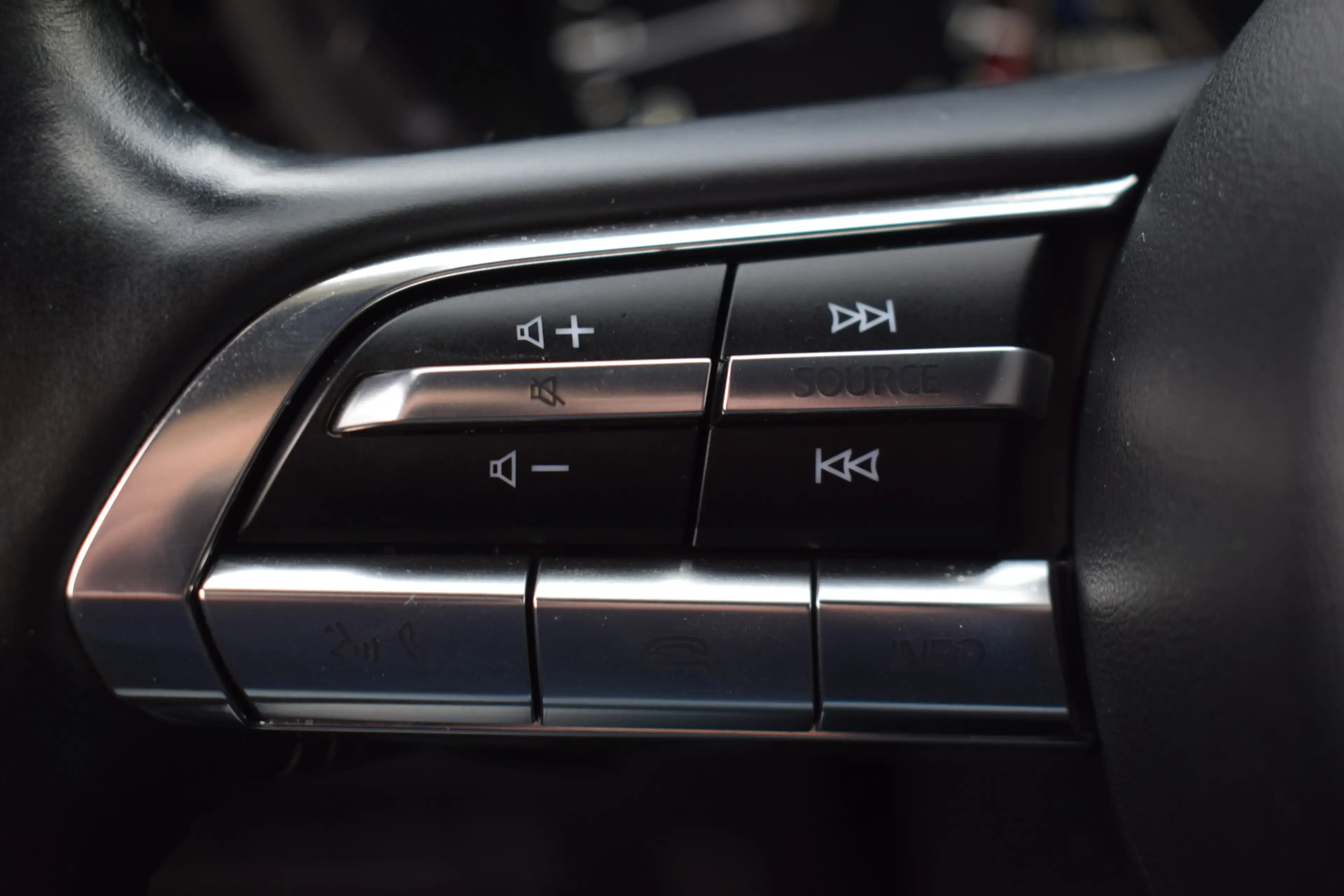 Mazda 3 2.0 e-SkyActiv-G M Hybrid 122 | 360° Camera | Head — photo 15
