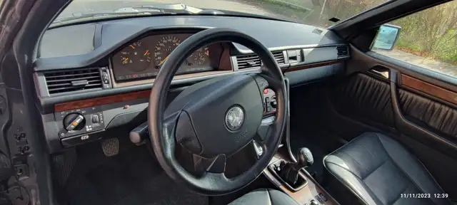 Mercedes-Benz E-Class view 14