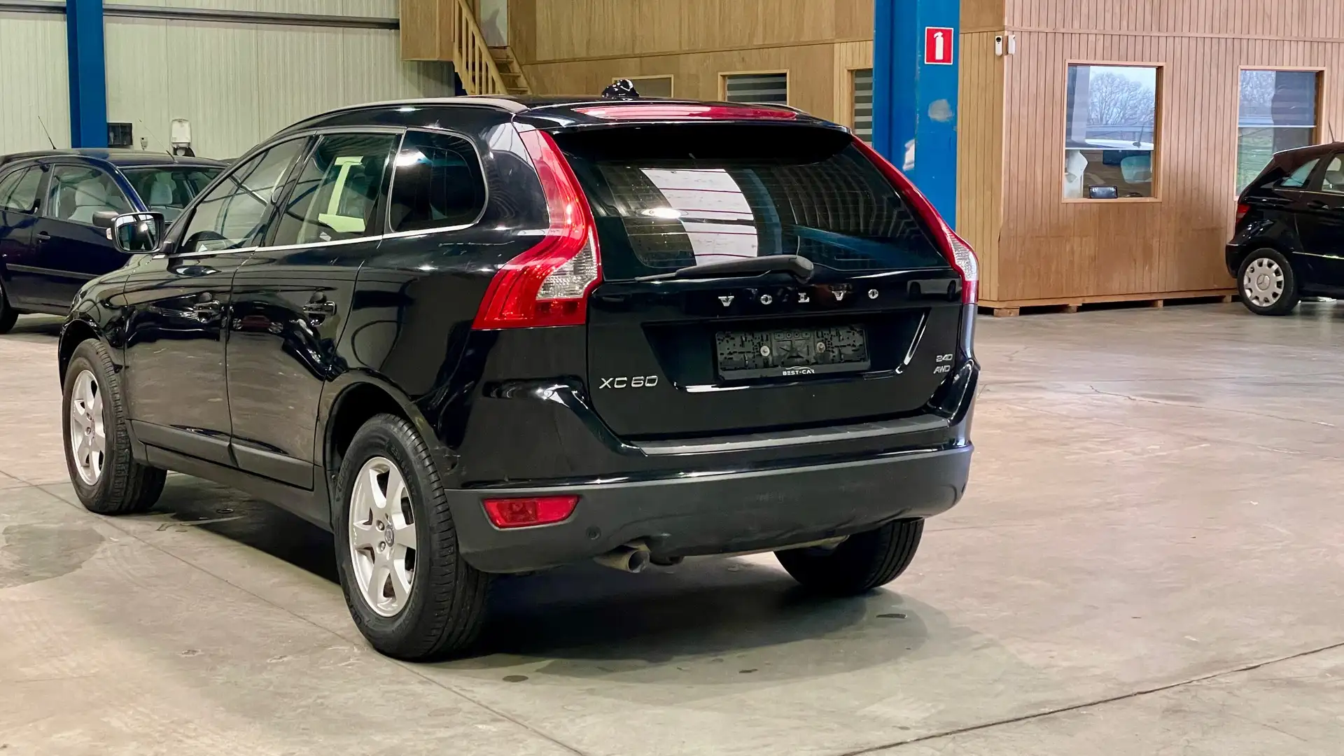 Volvo XC60 2.4 D AWD Kinetic Geartronic Noir - 2