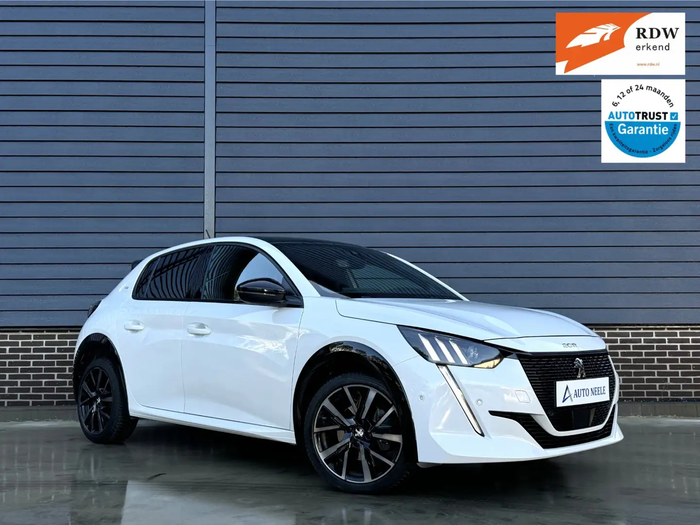 Peugeot 208 1.2 PureTech 130 pk GT Automaat Dodehoeksens, Trek Wit - 1