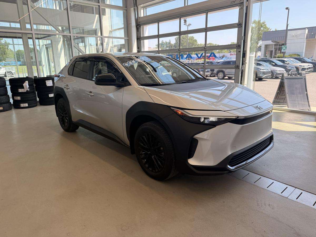 2025 Toyota bZ4X LE TA — photo 5