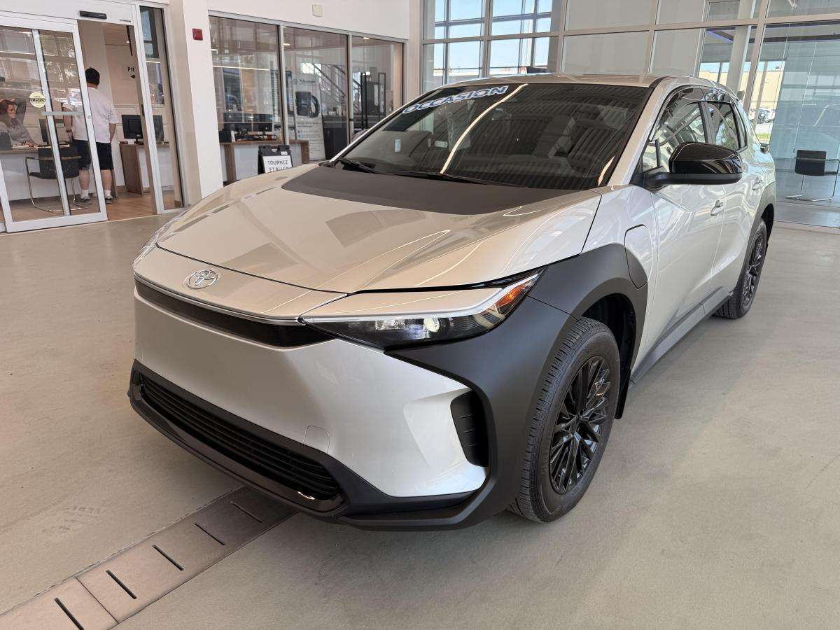 2025 Toyota bZ4X LE TA