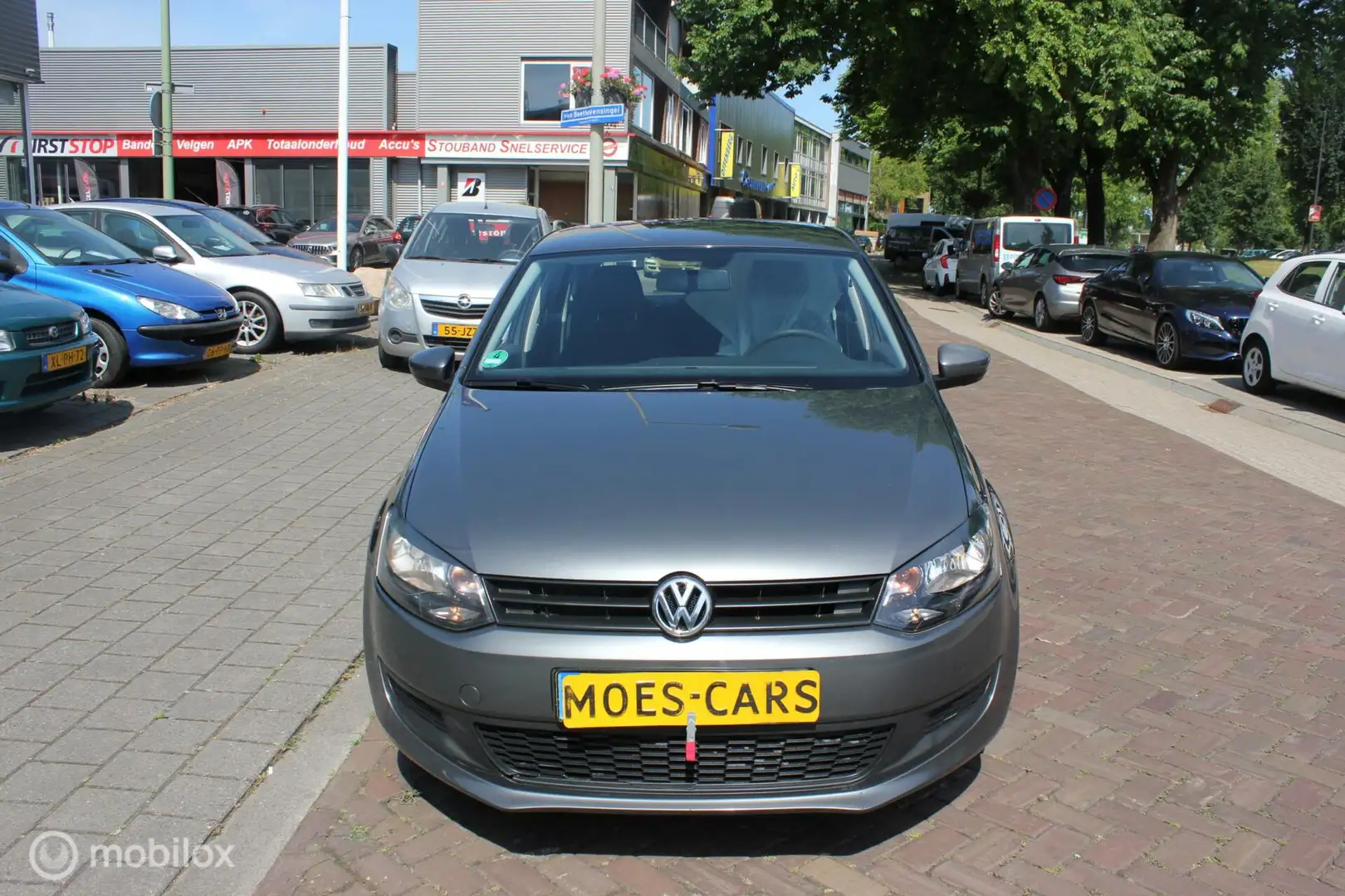 Volkswagen Polo 1.4-16V Highline Gris - 2