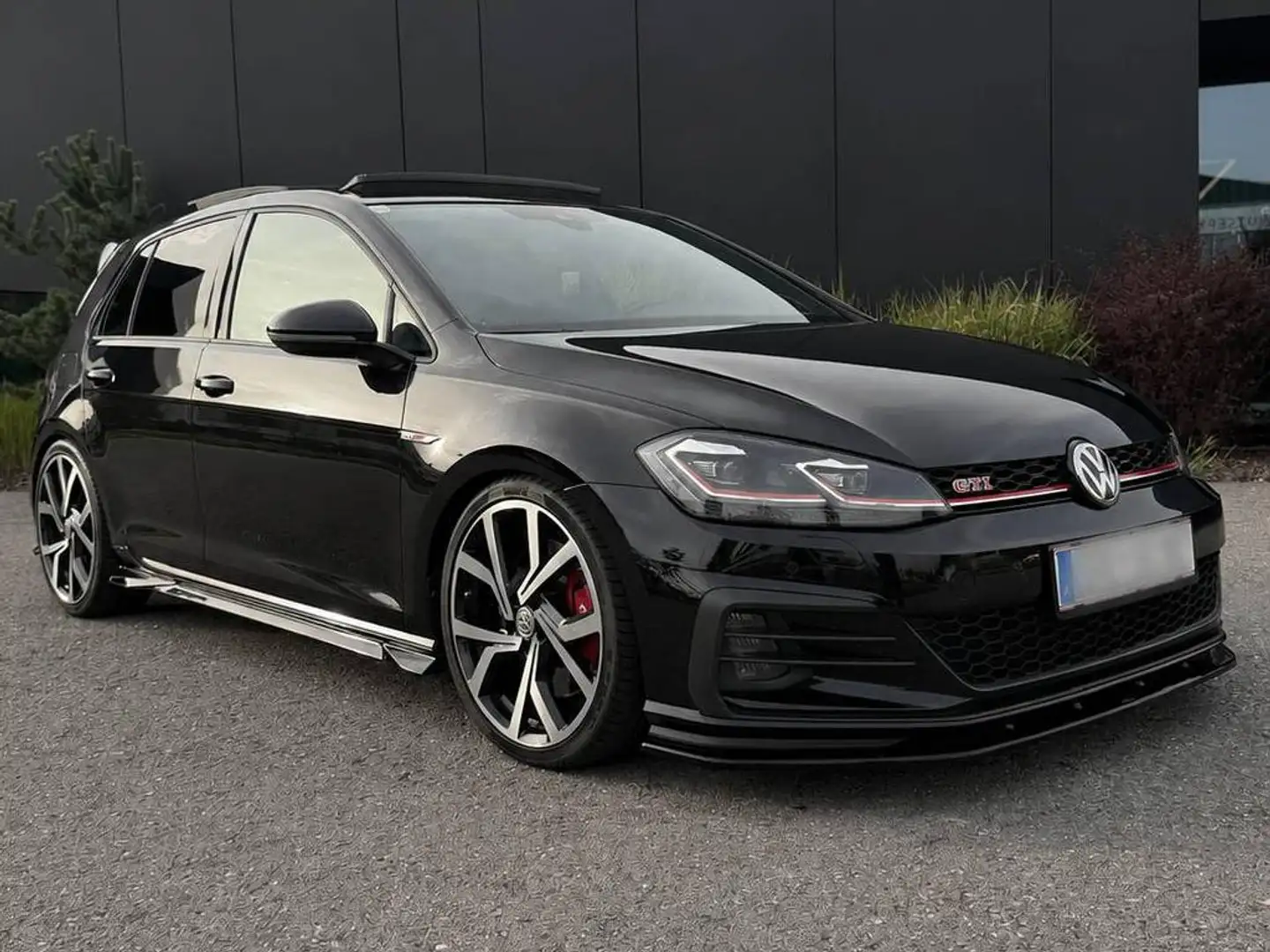 Volkswagen Golf GTI Golf GTI Performance 2,0 TSI DSG GTI Performance Schwarz - 1