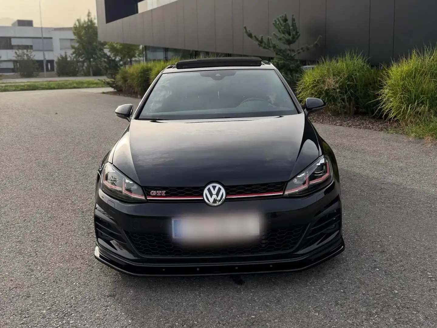 Volkswagen Golf GTI Golf GTI Performance 2,0 TSI DSG GTI Performance Schwarz - 2