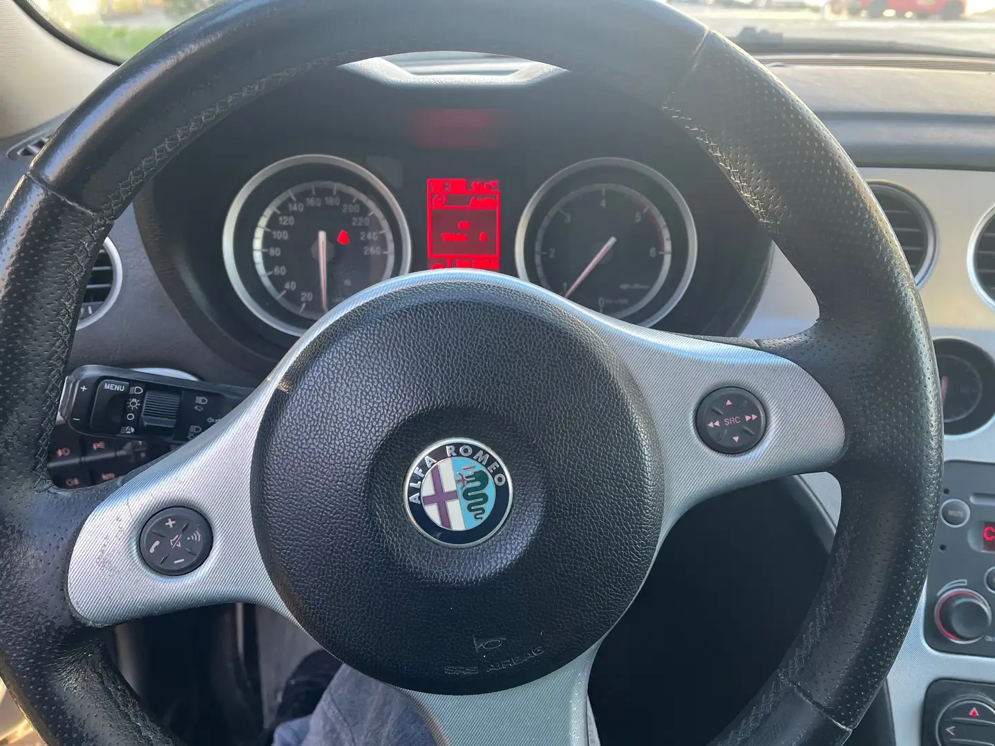 Alfa Romeo 159 Gümüş rengi - 1