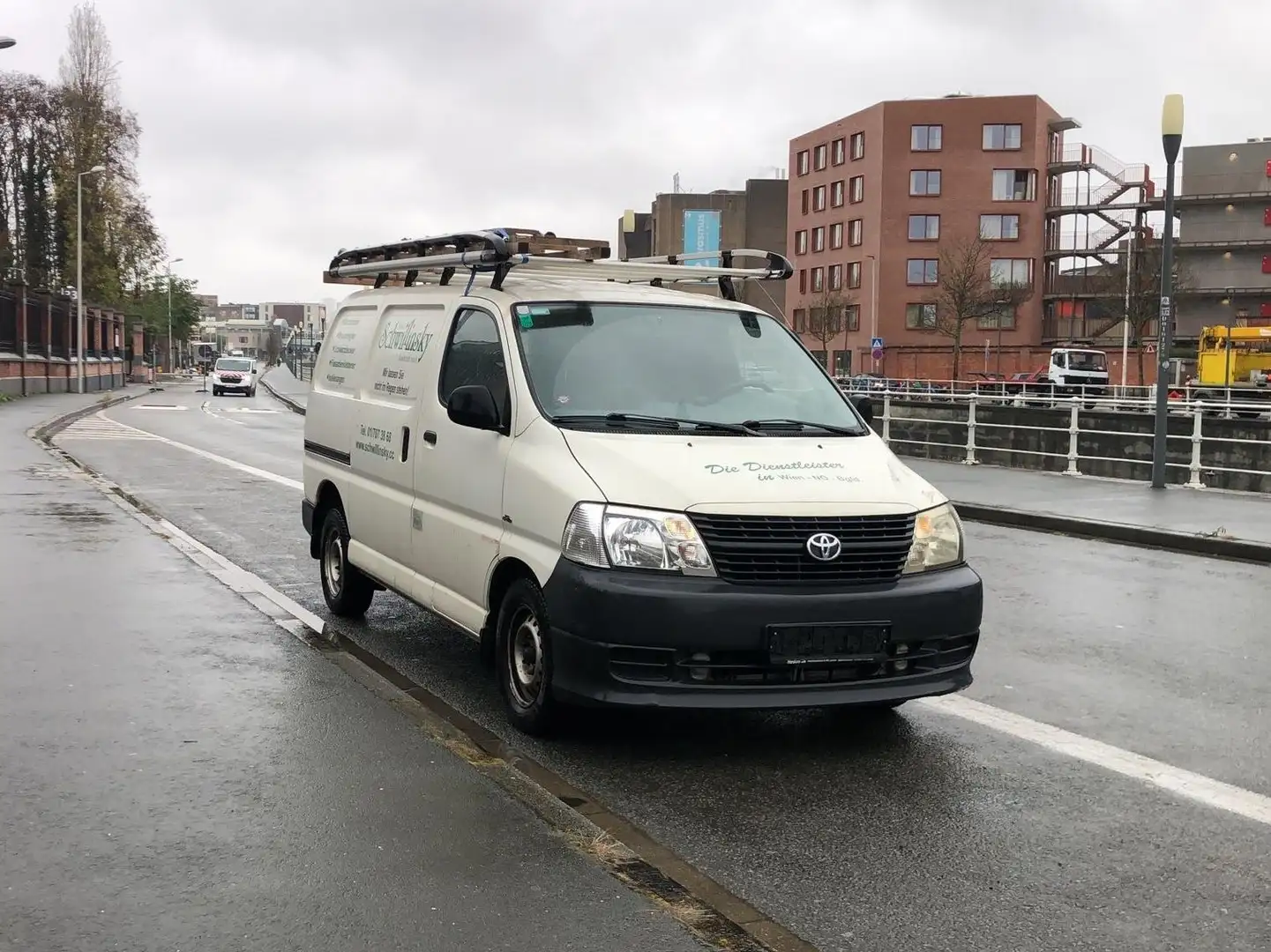 Toyota Hiace 2.5 Turbo D-4D LX - 1