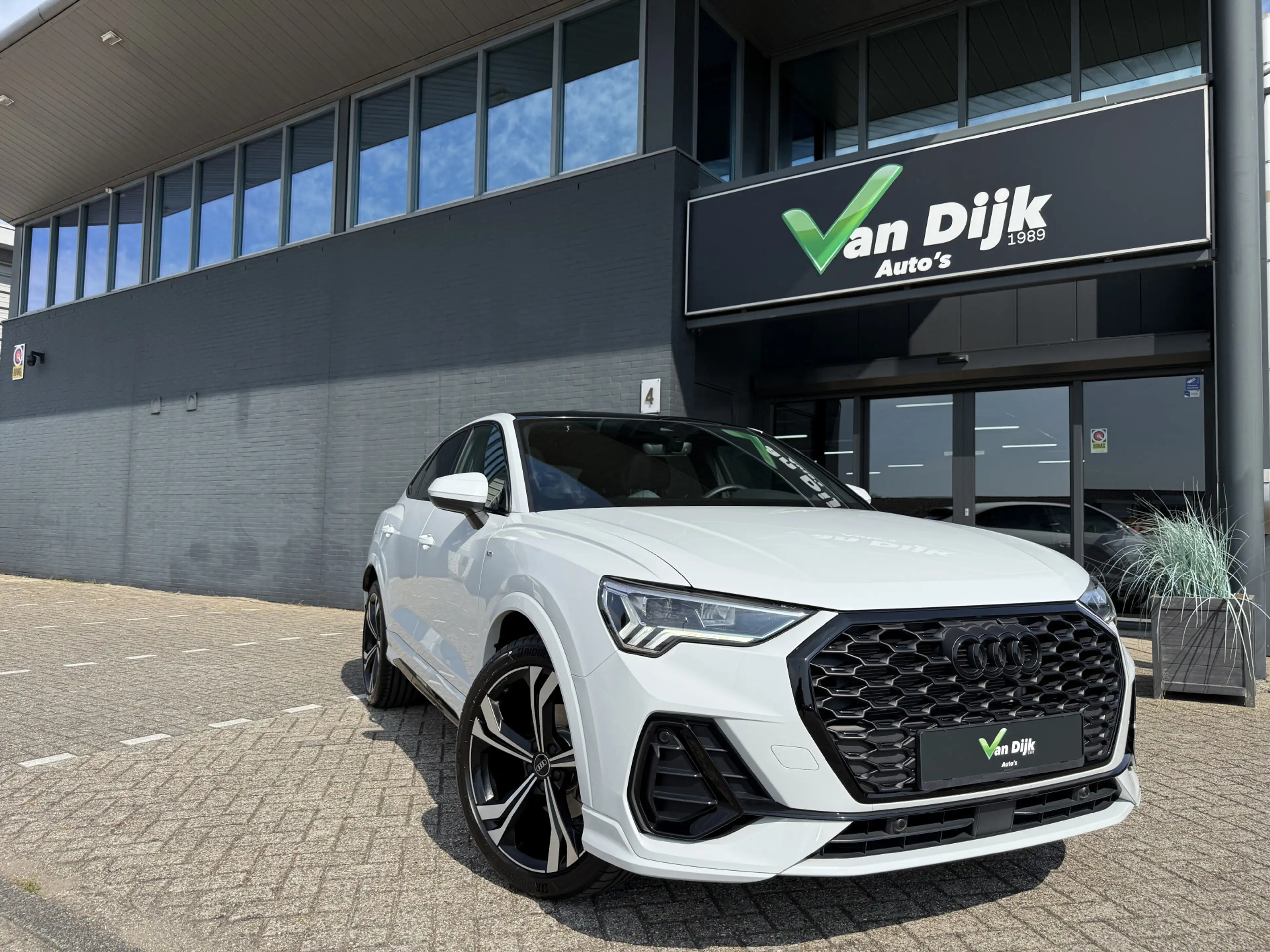 Audi Q3 Sportback 35 TFSI S-Line Panodak Trekhaak Navi Cam
