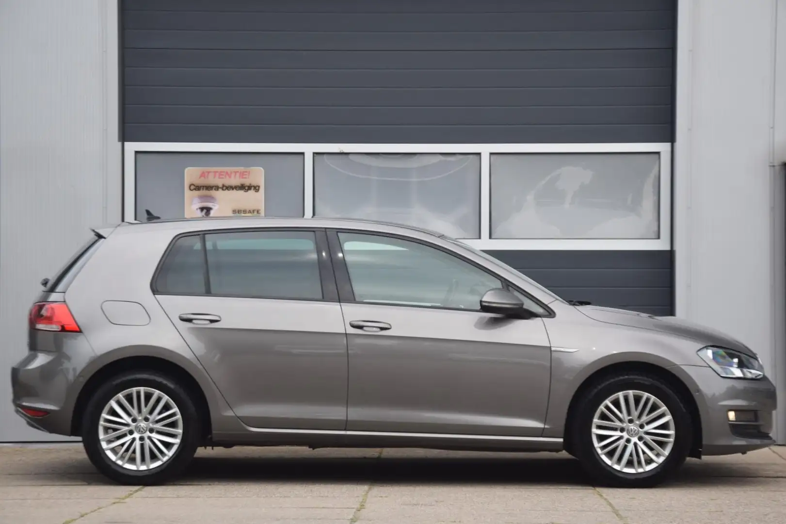 Volkswagen Golf 1.2 TSI BM CUP-stoelverw PDC winband trekh als nw Grijs - 2