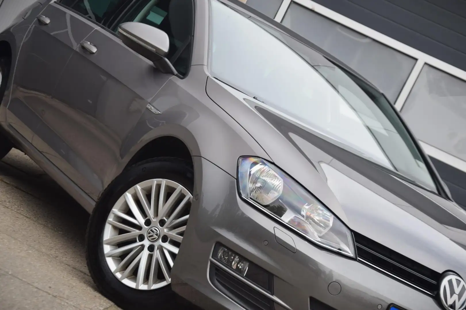 Volkswagen Golf 1.2 TSI BM CUP-stoelverw PDC winband trekh als nw Grijs - 1