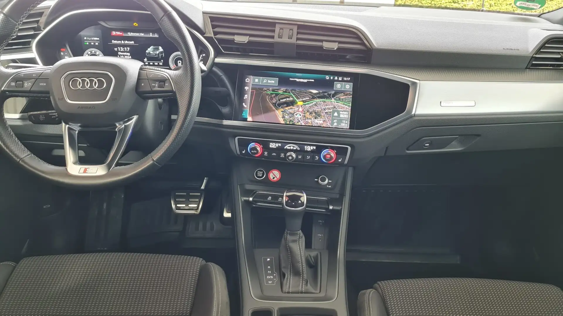 Audi Q3 35 TFSI S line S tronic Business Komfort MMI TOP Grau - 2