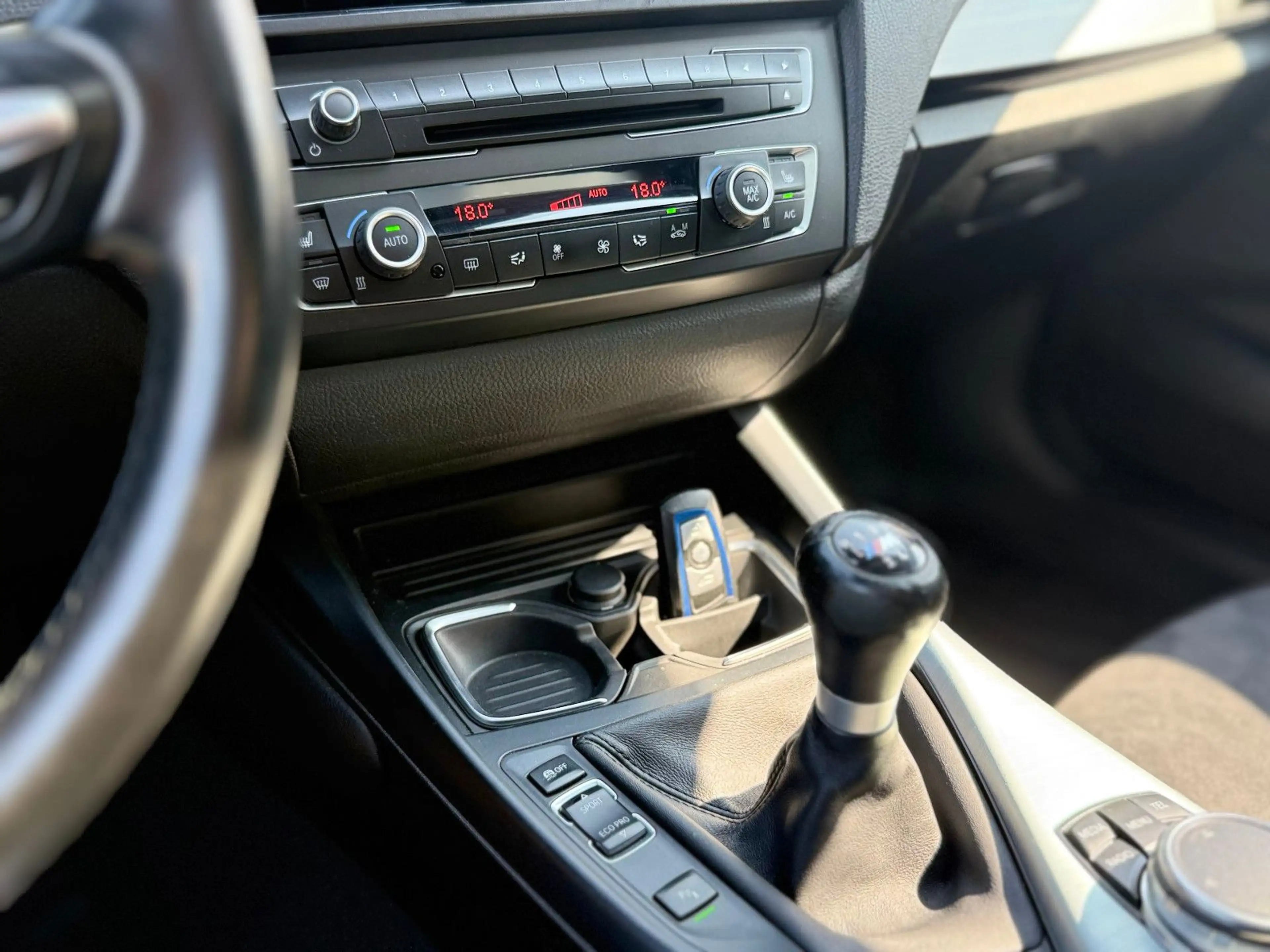 BMW 135 i Lim. SCHALTER NAVIPRO H&K PANO — photo 8