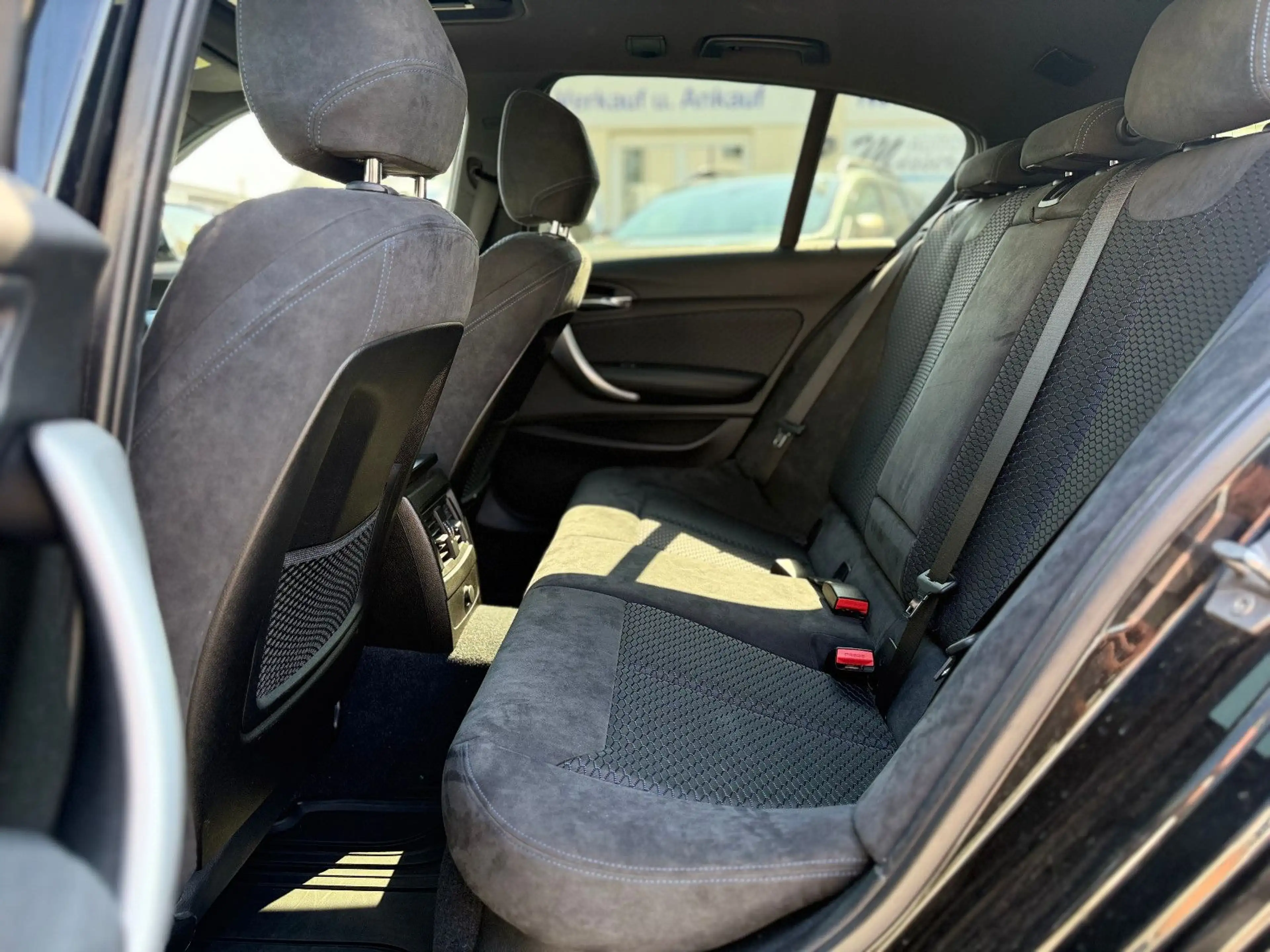 BMW 135 i Lim. SCHALTER NAVIPRO H&K PANO — photo 12