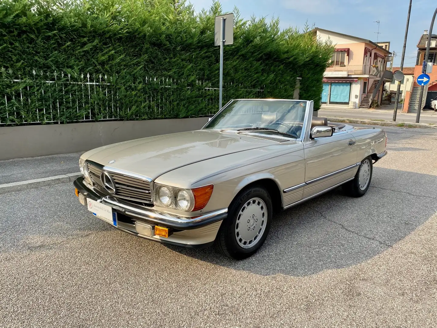 Mercedes-Benz SL 560 Stříbrná - 1