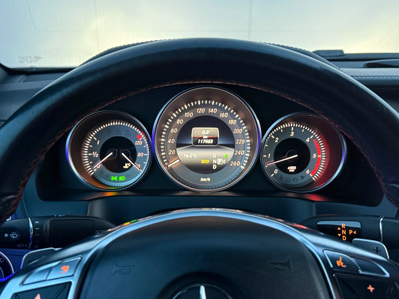 Mercedes-Benz E 350 d Cabrio BlueTec DISTR.AMG-LINE 360GRAD — photo 10
