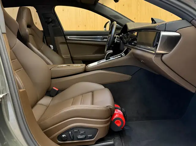 Porsche Panamera 4 E-Hybrid Platinum Edition / Pano / Burmester Ansicht 18