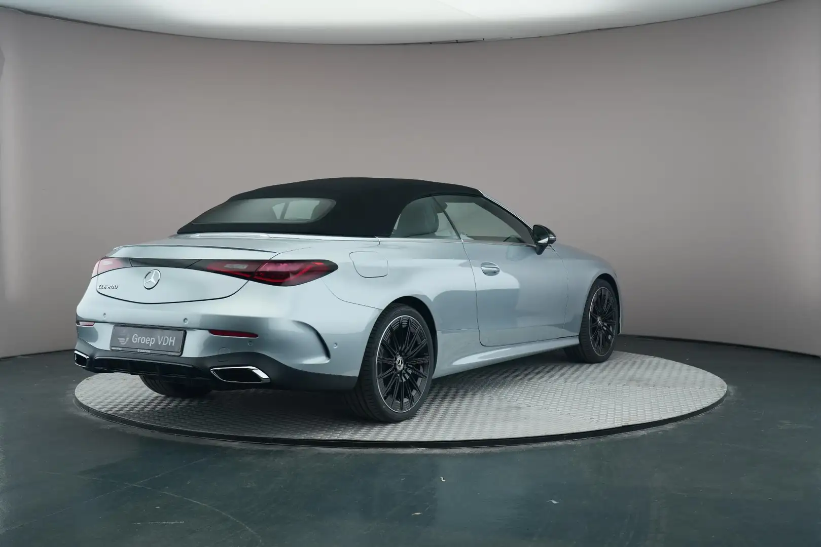 Mercedes-Benz CLE 200 Cars Cabriolet AMG Line Серебристый - 2