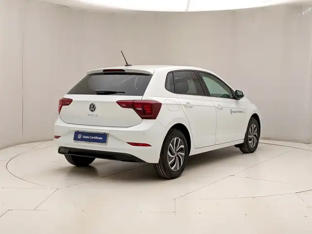 Volkswagen Polo view 4