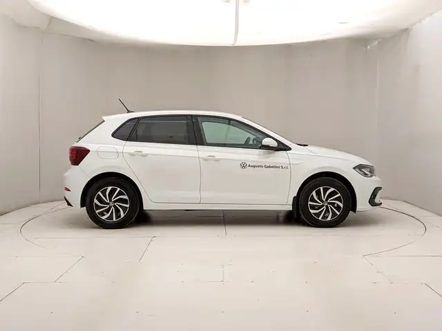 Volkswagen Polo view 3