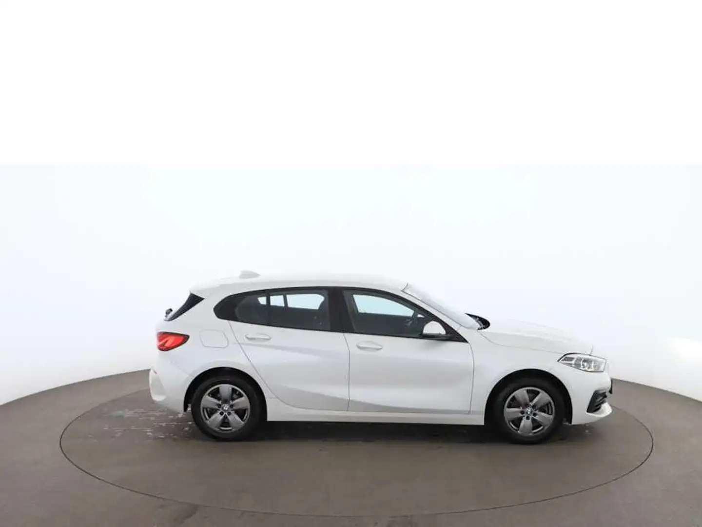 BMW 118 i Advantage Aut LED NAVI ASSIST SITZHZG PDC Weiß - 2
