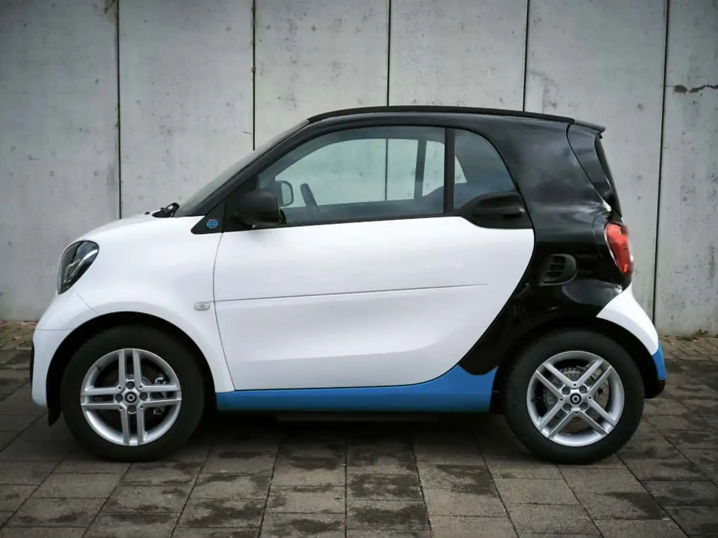 smart forTwo ForTwo EQ 22kW-Laden AppleCarplay AndroidAuto PDC Weiß - 1