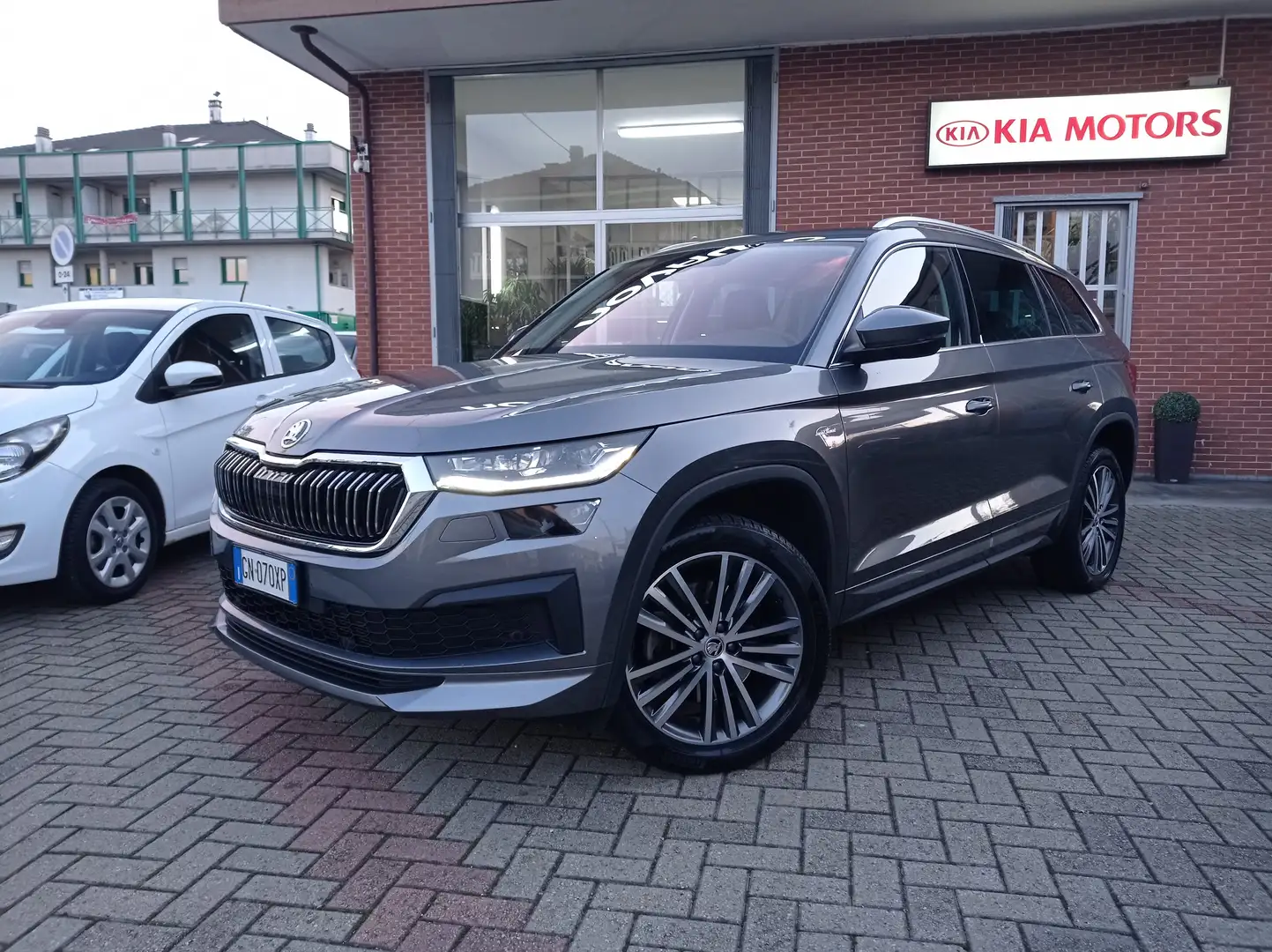 Skoda Kodiaq 2.0 tdi evo Laurin&Klement 7 POSTI Grigio - 1