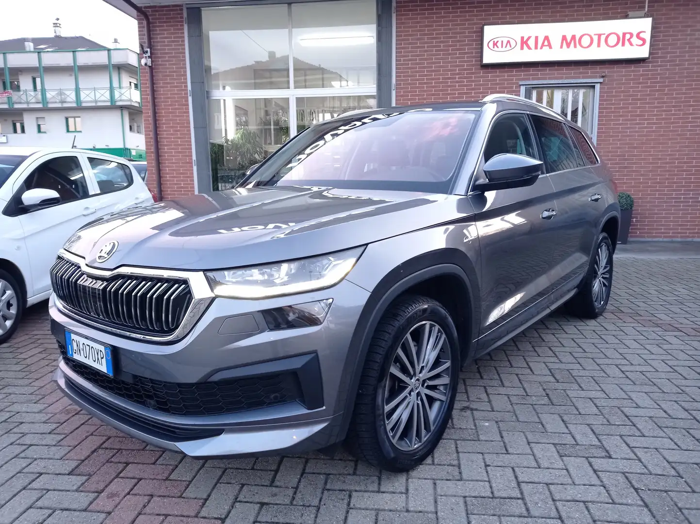 Skoda Kodiaq 2.0 tdi evo Laurin&Klement 7 POSTI Grigio - 2