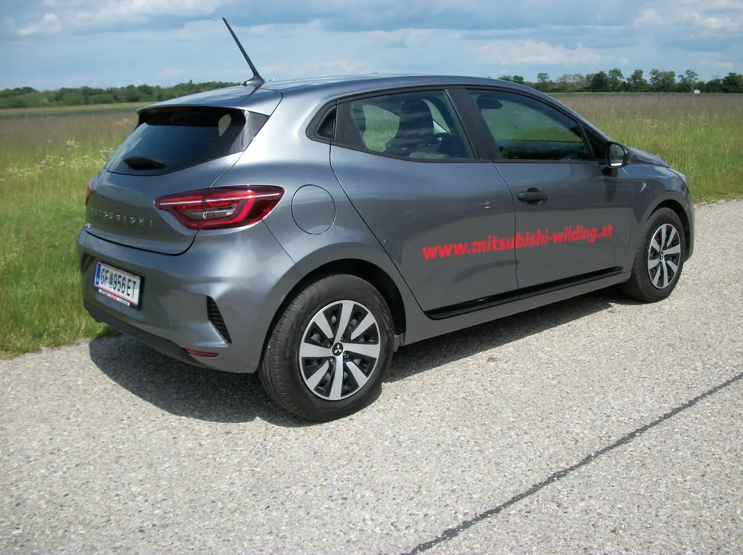 Mitsubishi Colt 1,0 MPI Inform 24 Gris - 2