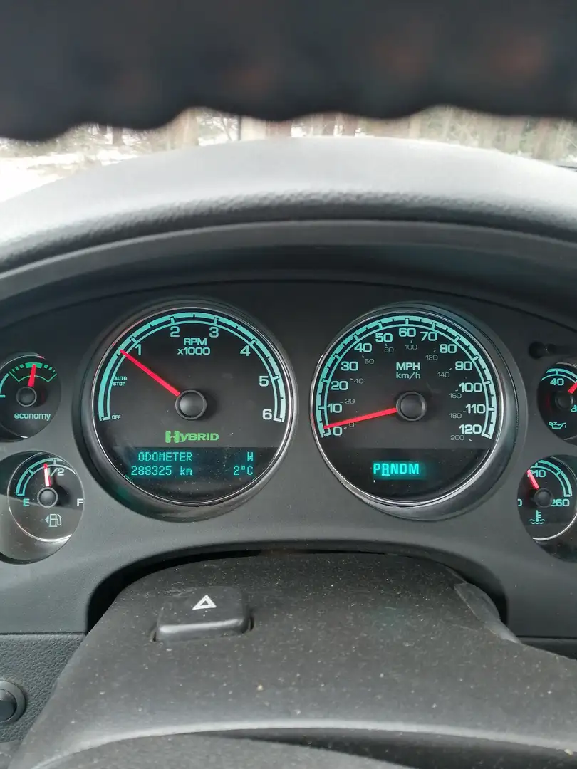 Chevrolet Tahoe Hybrid 6.0 V8 LPG Чорний - 2
