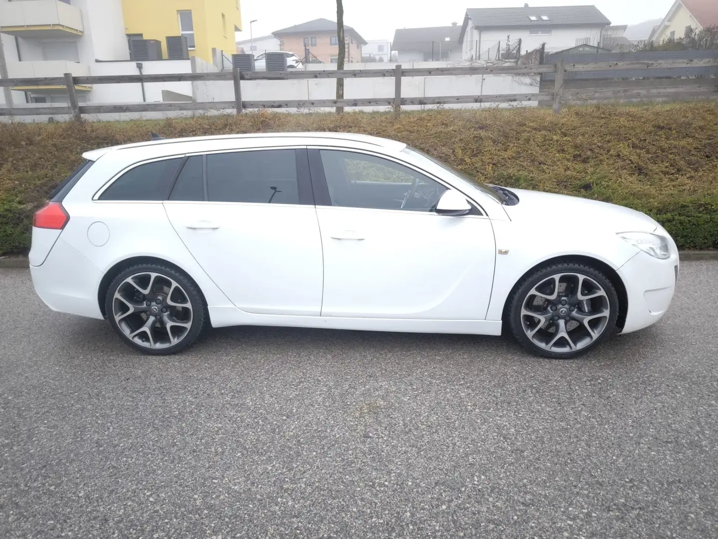 Opel Insignia ST 2,8 V6 Turbo OPC Allrad Weiß - 2
