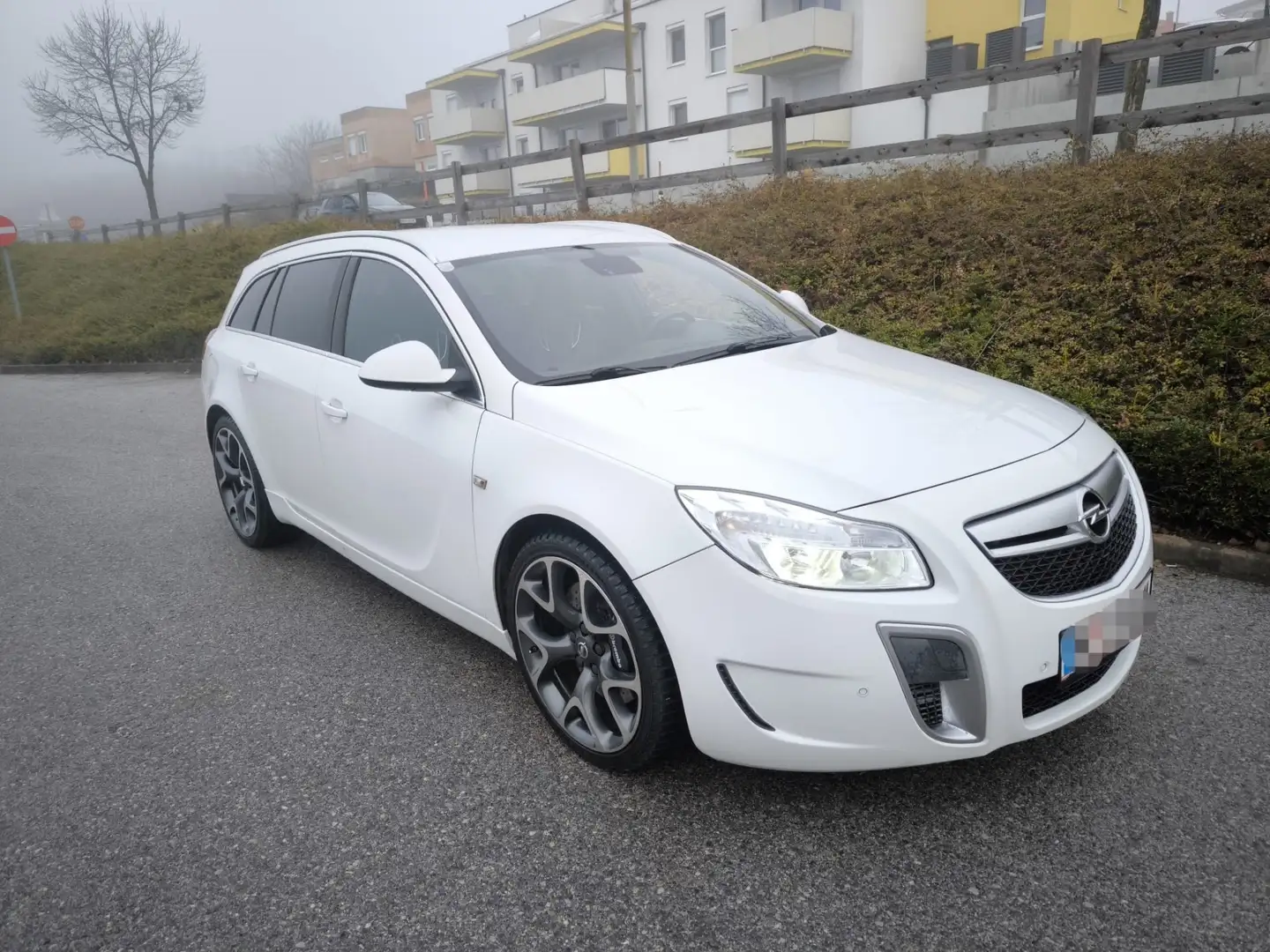Opel Insignia ST 2,8 V6 Turbo OPC Allrad Weiß - 1