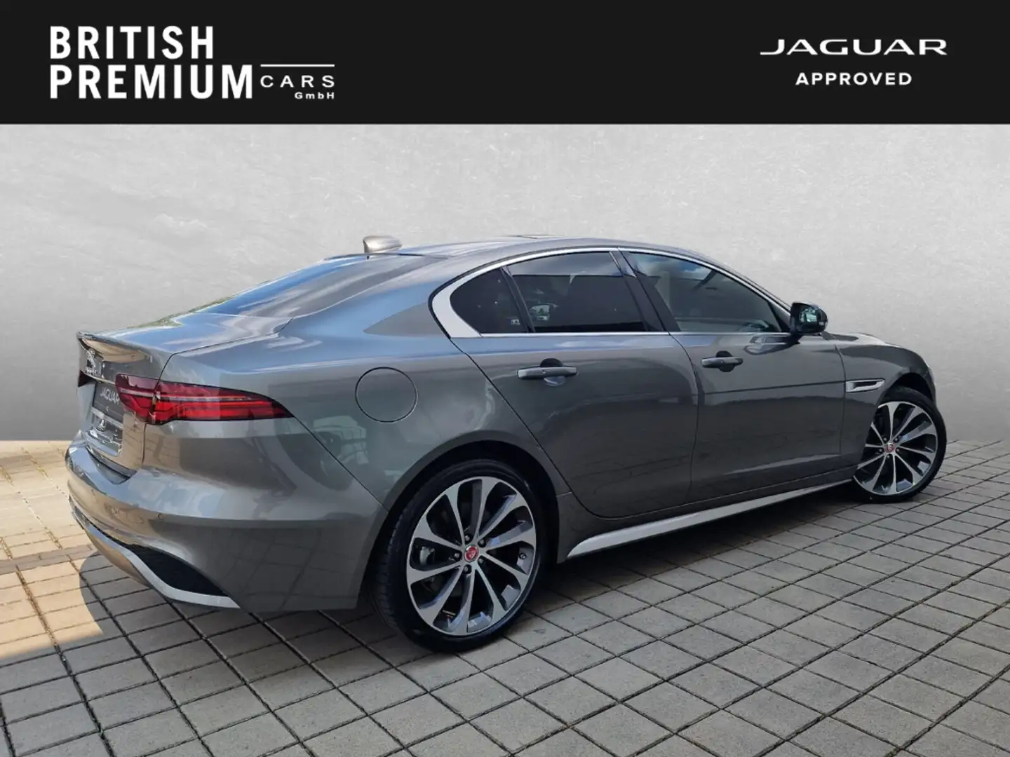 Jaguar XE R-Dynamic HSE AWD D200 Pano Windsor-Leder Stříbrná - 2