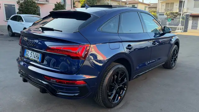 Audi Q5 view 9