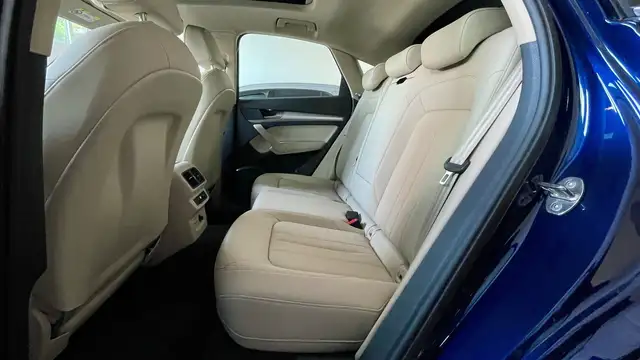 Audi Q5 view 13