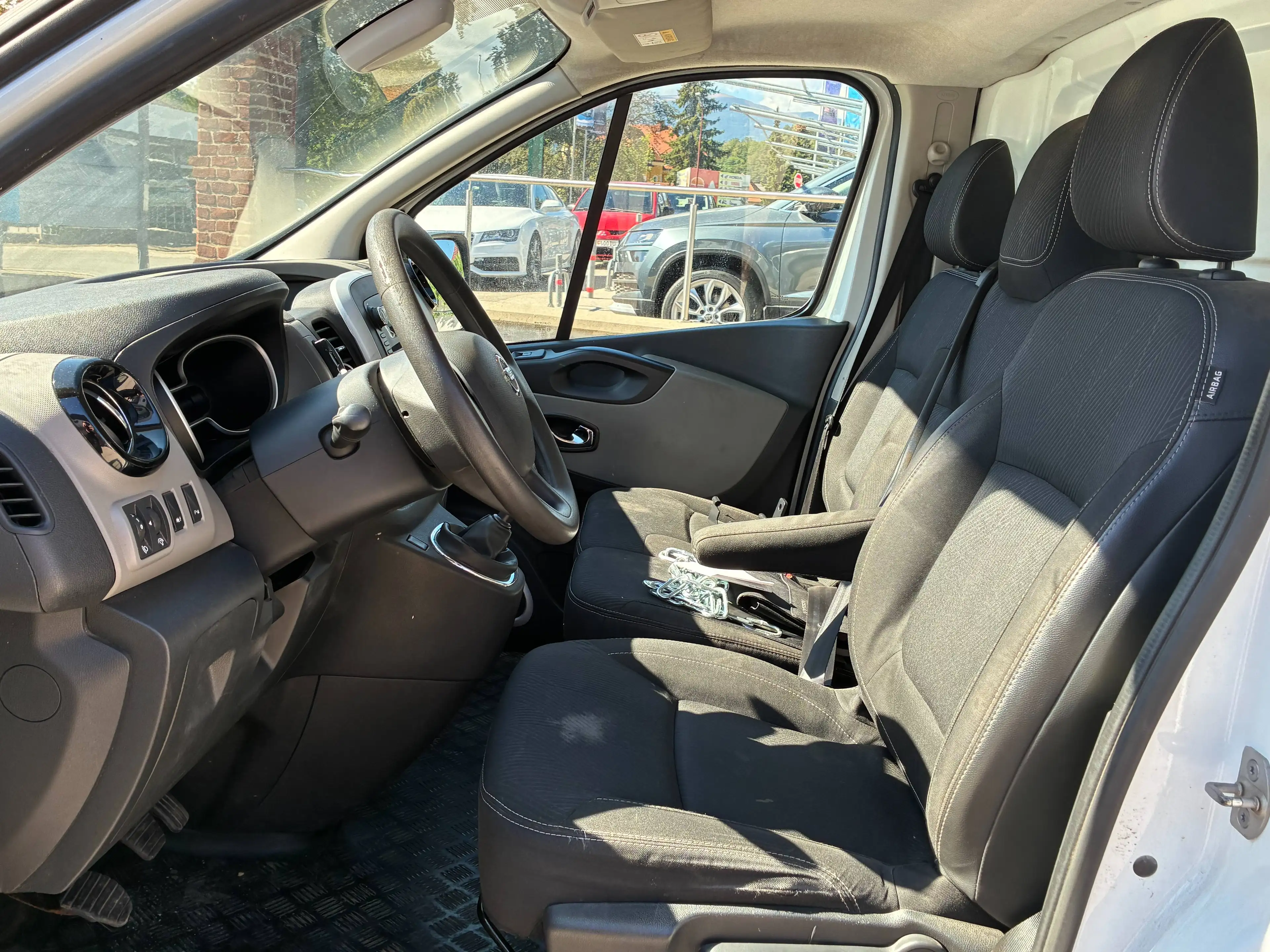 Nissan NV300 NV300 L2H1 2,9t dCi 120 Comfort — photo 10