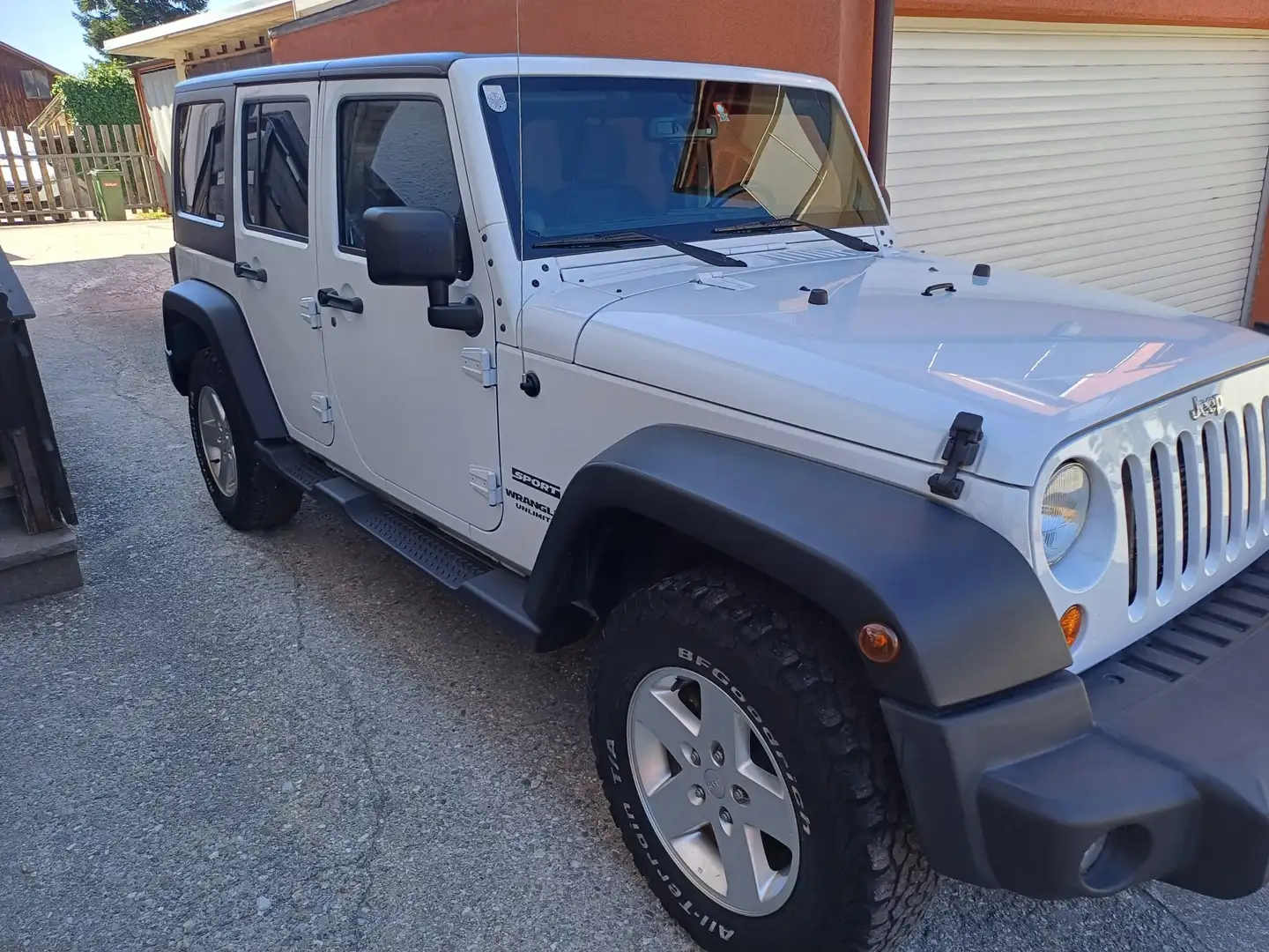 Jeep Wrangler Wrangler Unlimited Sport 2,8 CRD Unlimited Sport Weiß - 2