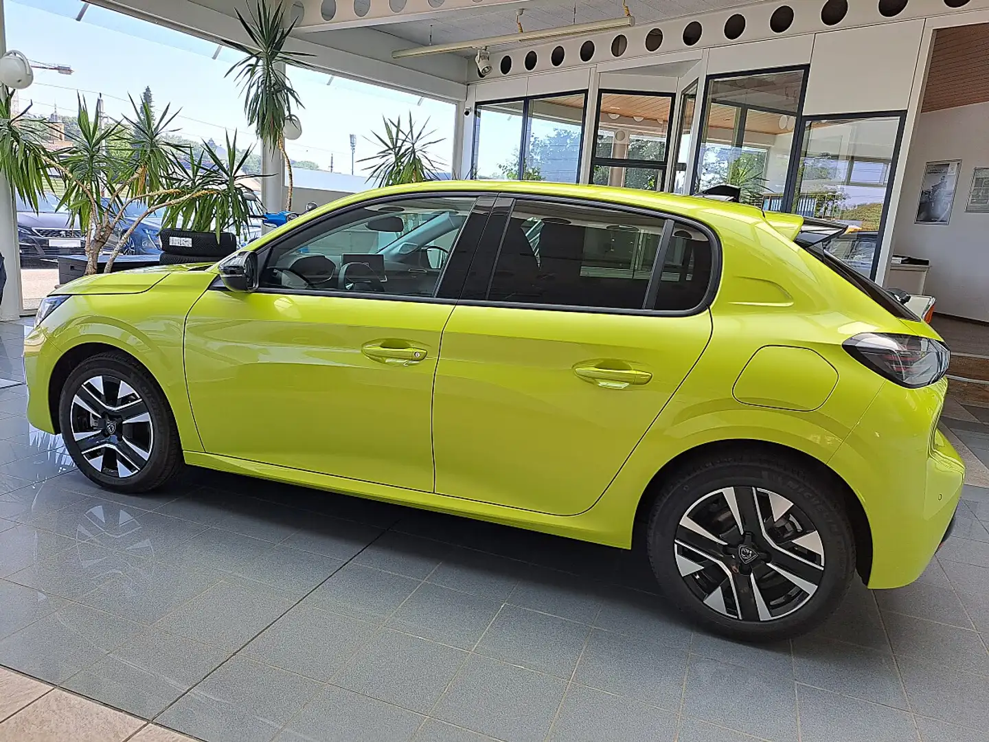 Peugeot 208 PureTech 100 S&S Allure Gelb - 2