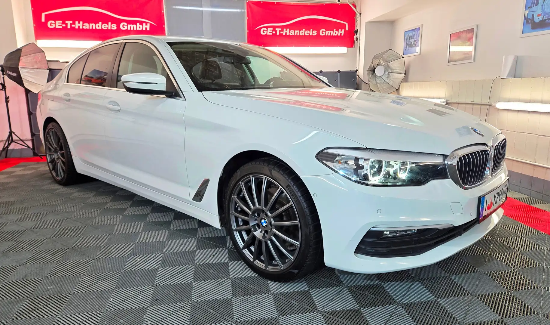 BMW 520 d G30 Aut. LED Leder Navi Kamera 19"Alu Weiß - 2