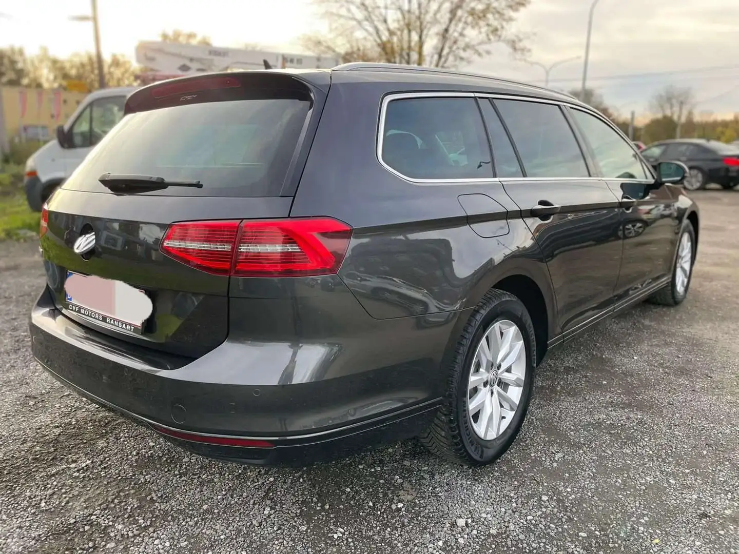Volkswagen Passat Variant Passat SW 2.0 TDi SCR Comfortline (EU6.2) Gris - 2
