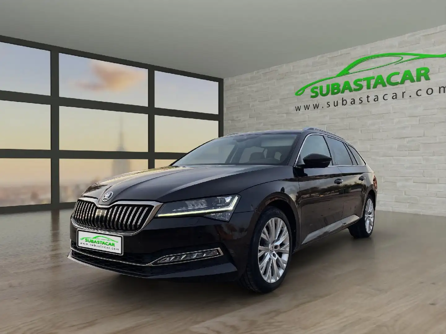 Skoda Superb Combi 2.0TDI AdBlue Style DSG 110kW Marrón - 1